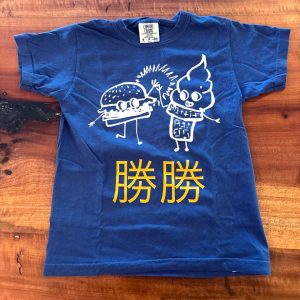 Blue kids T-shirt with an illustration and 'win win' in Chinese lettering